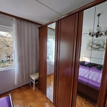 Apartment Split Apartment *